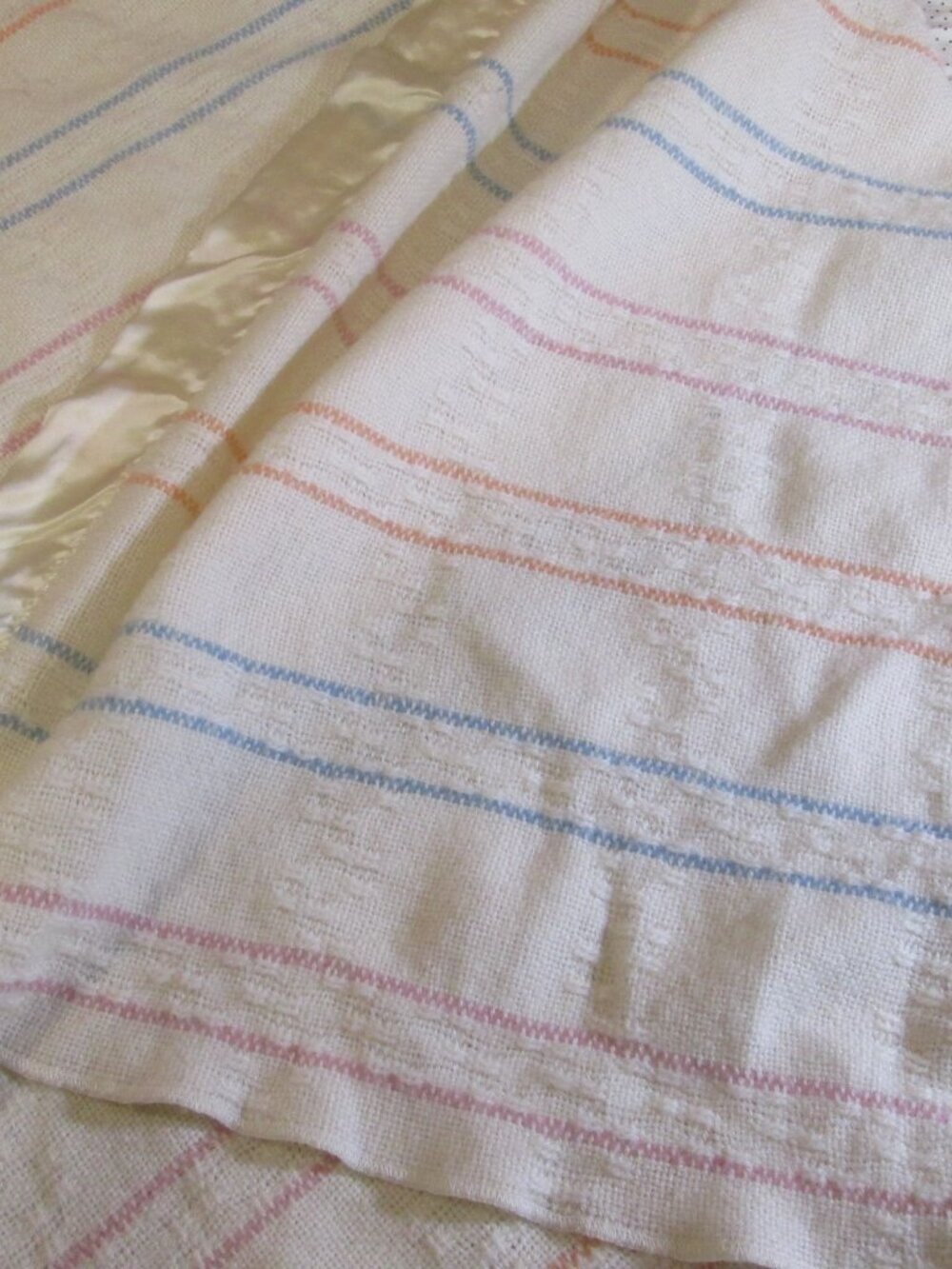 VTG FARBIO wool blend blanket 72 x84 white pastel stripes silky ends - Picture 7 of 7